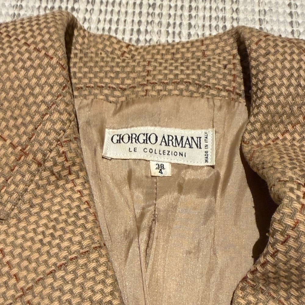 Giorgio Armani Women's Beige Checkered Blazer - Picture 4 of 4